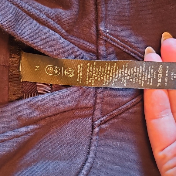 Black Cropped Lululemon Team Canada Hoodie Size 14 - Picture 3 of 8